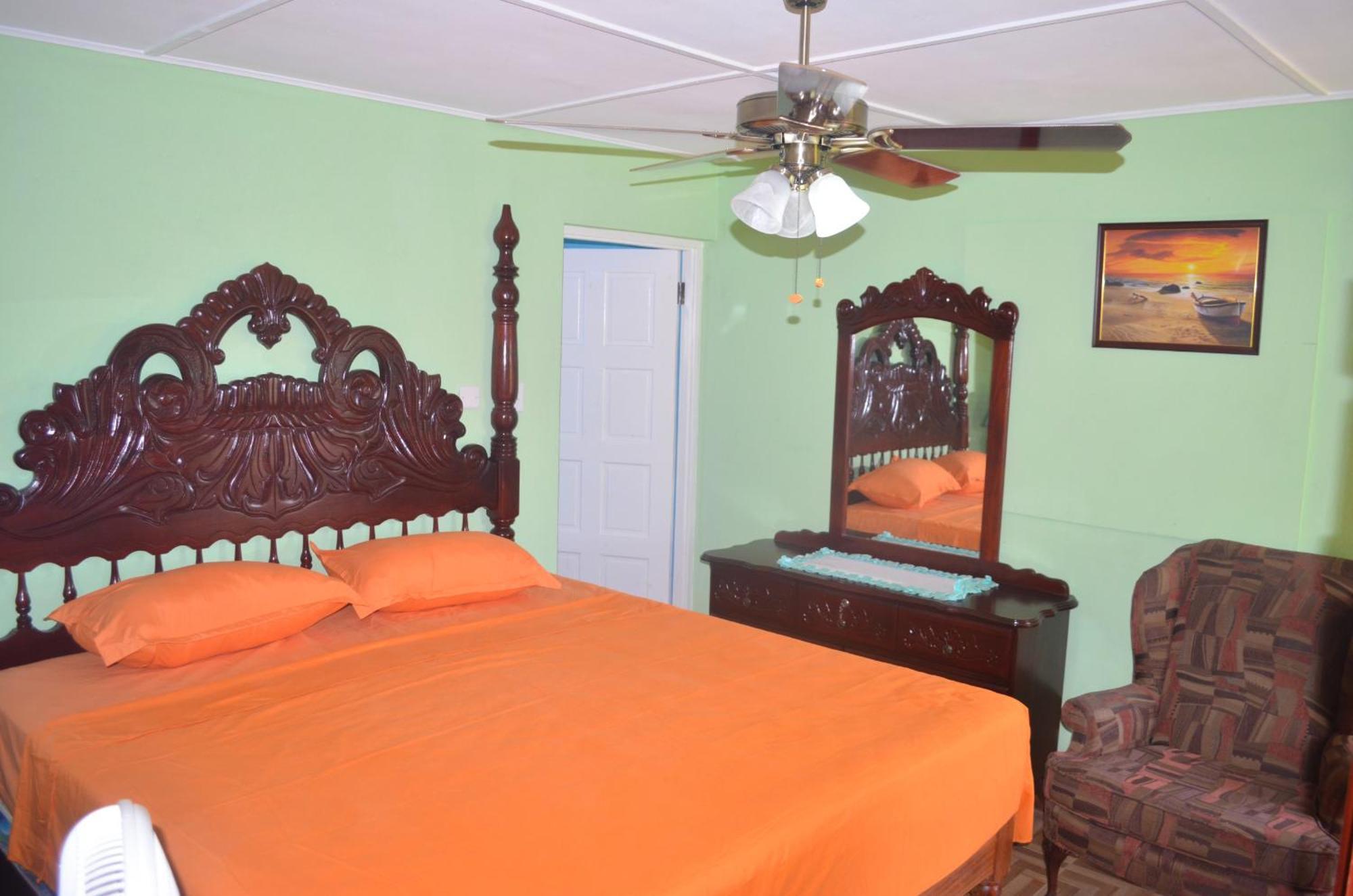 Little Shaw Park Guest House Ocho Rios Eksteriør bilde