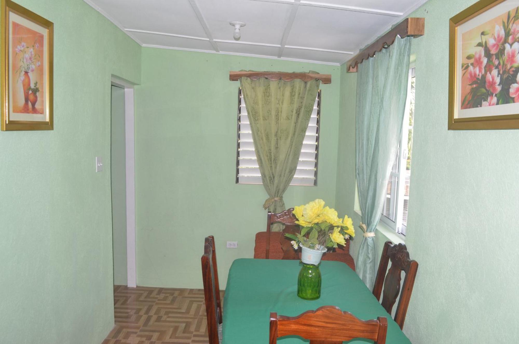 Little Shaw Park Guest House Ocho Rios Eksteriør bilde